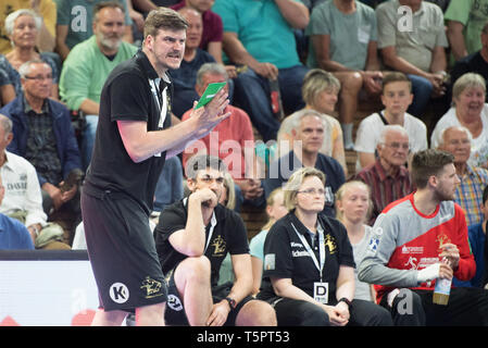 Dresden, Germania. 26 apr, 2019. Pallamano: Seconda Bundesliga, HC Elbflorenz Dresden - EHV Aue, la trentunesima Giornata nella sfera sports arena. Pullman Dresden Rico Göde gesti durante il gioco. Credito: Sebastian Kahnert/dpa-Zentralbild/ZB/dpa/Alamy Live News Foto Stock