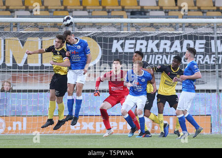 KERKRADE, Paesi Bassi, 26-04-2019, calcio, olandese Keuken Kampioen Divisie, Roda JC - FC Den Bosch, Limburg Stadium, stagione 2018-2019, FC Den Bosch player Sam Kersten e Roda JC Kerkrade player Daryl Werker, durante il gioco Foto Stock