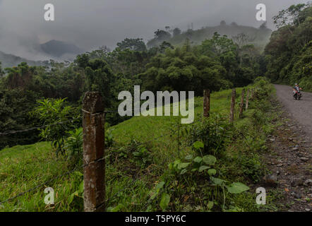 Muzo, Boyaca, Colombia. Xv Mar, 2019. Guaqueros (gergo per indicare i cacciatori di smeraldo) sul loro modo di miniera. Credito: Francesco Molteni/ZUMA filo/Alamy Live News Foto Stock