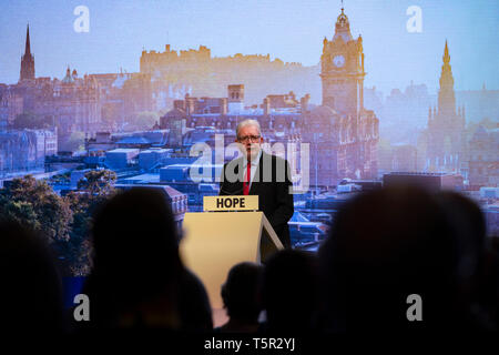 Edimburgo, Scozia, Regno Unito. 27 apr, 2019. SNP ( Partito nazionale scozzese) Conferenza di Primavera avviene all'EICC ( Edinburgh International Conference Centre) di Edimburgo. Michael Russell MSP, Cabinet Segretario per gli Affari Pubblici e affari costituzionali, rendendo indirizzo di benvenuto ai delegati. Credito: Iain Masterton/Alamy Live News Credito: Iain Masterton/Alamy Live News Foto Stock