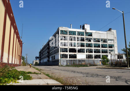 A lungo abbandonato Fisher Body impianto 21 a Detroit, Michigan. Progettato da architetto Albert Kahn, il corpo automobilistico impianto è stato costruito nel 1919. Foto Stock