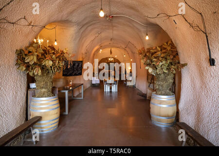 Bella vigneti e grotte di vino sul bordo settentrionale del Dry Creek Valley nel nord della contea di Sonoma è casa di dolci colline coperte di vigneti Foto Stock