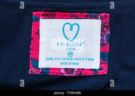 Primark cares simbolo del logo in etichetta del manicotto 3/4 PJ set da Primark Made in India Foto Stock