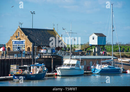 Pozzetti accanto al mare, porto Office, Norfolk, Inghilterra, Regno Unito, Inglese del Mare del Nord porta costiera e resort. Foto Stock