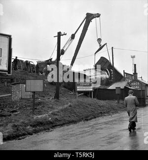 5 novembre 1967. Sulla trafficata domenica sera il servizio da Hastings alla stazione di Charing Cross, London Il treno deragliato al di qua verde Depot, uccidendo 49 persone e il ferimento di altre 78. Foto Stock