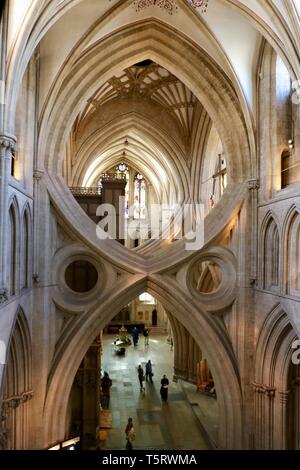 Una alta vista della Cattedrale di Wells archi a forbice Foto Stock