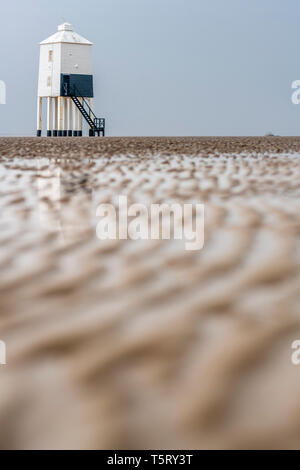 Il basso faro è uno dei tre fari in Burnham on-mare in Somerset e il solo che è ancora attivo, è anche il Grade II Listed buil Foto Stock