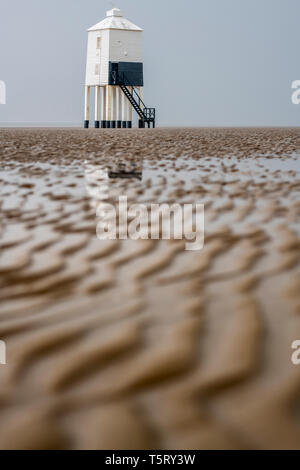 Il basso faro è uno dei tre fari in Burnham on-mare in Somerset e il solo che è ancora attivo, è anche il Grade II Listed buil Foto Stock