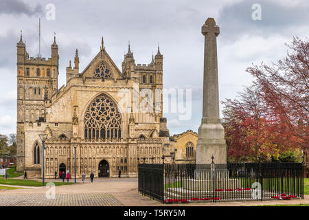 La suggestiva finestra Occidentale della Cattedrale di Exeter fu creato da William Peckitt di York, leader di vetro macchiato artista del suo giorno. Completato nel 1767, Foto Stock