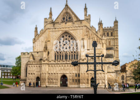 La suggestiva finestra Occidentale della Cattedrale di Exeter fu creato da William Peckitt di York, leader di vetro macchiato artista del suo giorno. Completato nel 1767, Foto Stock