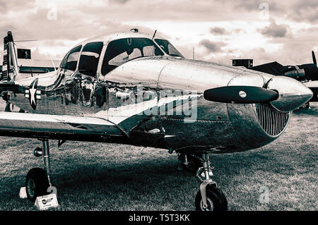 Un 1947 North American L-17A Navion in mostra statica al Goodwood 2017 Foto Stock