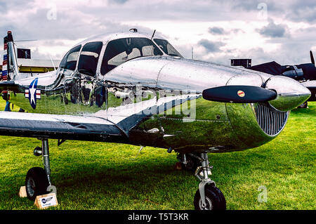 Un 1947 North American L-17A Navion in mostra statica al Goodwood 2017 Foto Stock