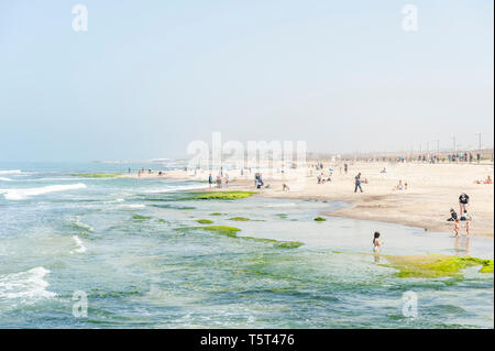 Israele, Tel Aviv-Yafo - 13 Aprile 2019: una spiaggia segreta Foto Stock