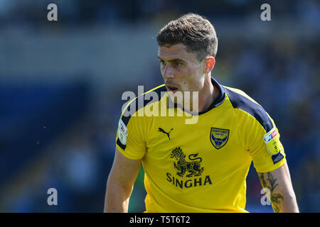 19 aprile 2019, Kassam Stadium, Oxford Inghilterra; Sky lega Bet One, Oxford United vs Charlton Athletic ;Josh Ruffels (14) di Oxford Credito: Phil Westlake/News immagini English Football League immagini sono soggette a licenza DataCo Foto Stock