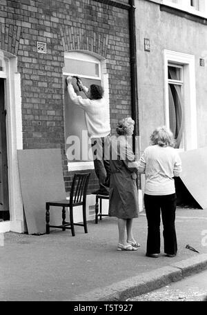 La cancellazione dopo la bomba dell'IRA i danni in Shankill lealisti zona di Belfast nei primi anni settanta, Irlanda del Nord durante i guai Foto Stock