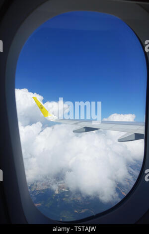 Royal Brunei Airlines logo su aereo wing Foto Stock