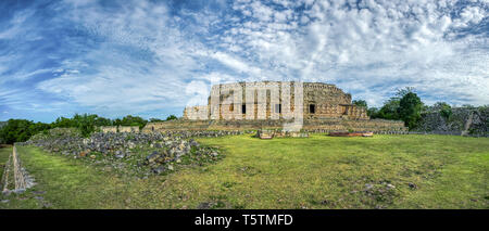 Vista panoramica di Kabah, Maya sito archeologico, Merida, Messico Foto Stock
