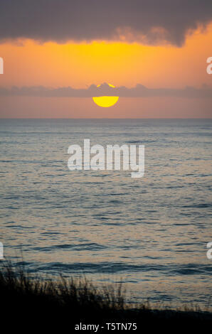 Sunrise a Emerald Beach, vicino a Coffs Harbour, Nuovo Galles del Sud, Australia Foto Stock