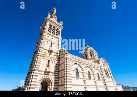 La cattedrale di Notre Dame de la Garde o di Nostra Signora della Guardia è una chiesa cattolica nella città di Marsiglia in Francia Foto Stock