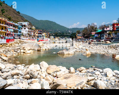 La città di Bageshwar nell'Uttarakhand stato dell India settentrionale alla confluenza del Saryu e fiumi Gomati Foto Stock