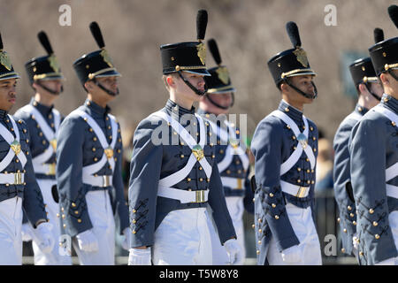 Chicago, Illinois, Stati Uniti d'America - 16 Marzo 2019: La Festa di San Patrizio Parade, membri della Johns Northwestern Accademia militare da Delafield, Wisconsin, marzo Foto Stock