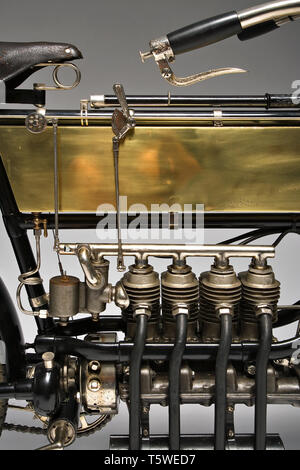 Moto d'epoca FN Quattro cilindri fabbrica: FN richiesta di cofinanziamento: quattro cilindri fabbricata in: Belgio - Herstal anno di costruzione: 1905 condiz