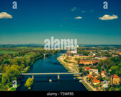 Vista aerea di Melnik dal fiume Moldava Foto Stock