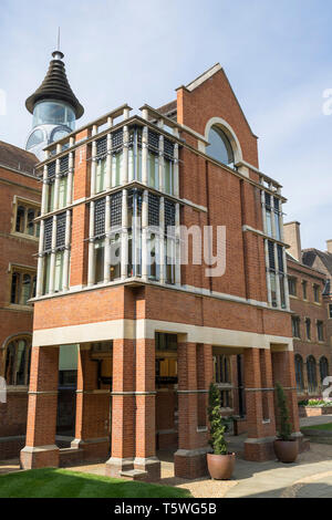 St Johns College mostra moderna aggiunta alla vecchia libreria Cambridge 2019 Foto Stock