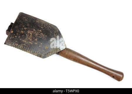 Militare pieghevole portatile pala, vecchia pala pala sporca, isolato su sfondo nero. , Alta risoluzione galleria di immagini. Foto Stock