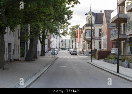 Kristiansand, Norvegia. colorato street in una città della Norvegia al mattino vuoto Foto Stock