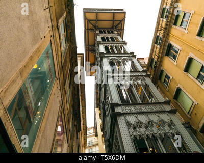 Elevador de Santa Justa, nei pressi del quartiere Carmo, Lisbona Foto Stock