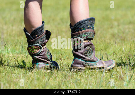 Naadam Festival in Khatgal, Mongolia. Stivali di un lottatore Foto Stock