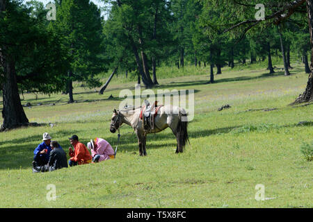 Naadam Festival in Khatgal, Mongolia. Prendere un periodo di riposo Foto Stock