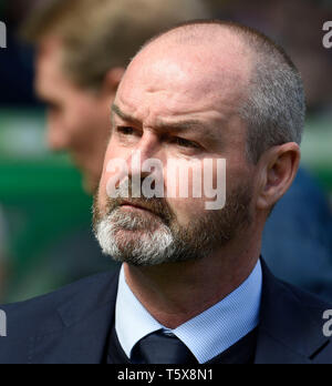 Kilmarnock manager Steve Clarke durante la Ladbrokes Premiership scozzese corrispondono al Celtic Park di Glasgow. Foto Stock