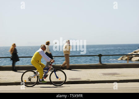 Bikers in via Caracciolo, Napoli, Italia Foto Stock