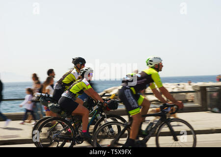 Bikers in via Caracciolo, Napoli, Italia Foto Stock