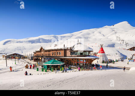 Kleine Scheidegg stazione ferroviaria e bar in inverno. Oberland Bernese, Svizzera (Suisse) Foto Stock