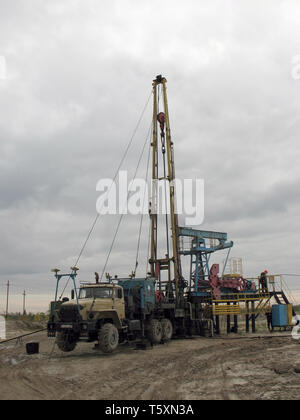 La riparazione del pozzo petrolifero in Siberia. Foto Stock