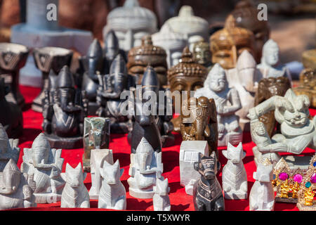 Ganesha elefante indiano figurine al mercato locale di Delhi, India Foto Stock