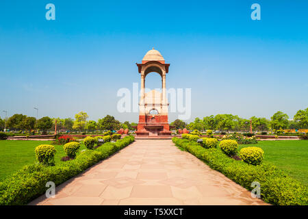 India Gate e tettoia è un memoriale di guerra situato a Rajpath in New Delhi, India Foto Stock