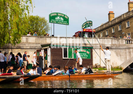 Sterline nel mulino stagno sul fiume Cam, città universitaria di Cambridge, Cambridgeshire, Inghilterra Foto Stock