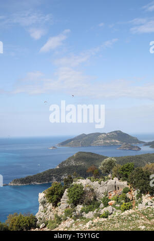 Una vista del mare Mediterraneo e una costa rocciosa lungo il percorso della Via Licia, Turchia Foto Stock