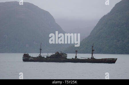 Relitto della MV Capitan Leonidas che andò arenarsi in Cile del canale di Messier nel 1968; mai poiché le navi hanno avuto 2 piloti Foto Stock