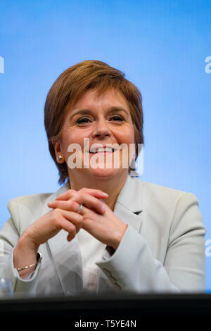 Edimburgo, Scozia, Regno Unito. 27 Aprile, 2019. SNP ( Partito nazionale scozzese) Conferenza di Primavera avviene all'EICC ( Edinburgh International Conference Centre) di Edimburgo. Nella foto; primo Ministro Nicola credito storione: Iain Masterton/Alamy Live News Foto Stock