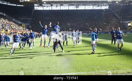 Dortmund, Deutschland. 27 apr, 2019. firo: 27.04.2019, calcio, 2018/2019, 1.Bundesliga: BVB, Borussia Dortmund - FC Schalke 04 2: 4 giubilo circa Derbysieg | Utilizzo di credito in tutto il mondo: dpa/Alamy Live News Foto Stock