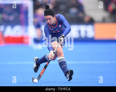 Londra, Regno Unito. 27 apr 2019. Lee Valley Hockey e il Centro Tennis di Londra, Inghilterra; onorevoli FIH Pro Hockey League, Gran Bretagna contro STATI UNITI D'AMERICA; Mackenzie Allessie del credito USA: Azione Plus immagini di sport/Alamy Live News Foto Stock