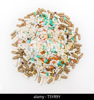 Una grande quantità di farmaci - farmaco in pillole, capsule e forma di compressa Foto Stock