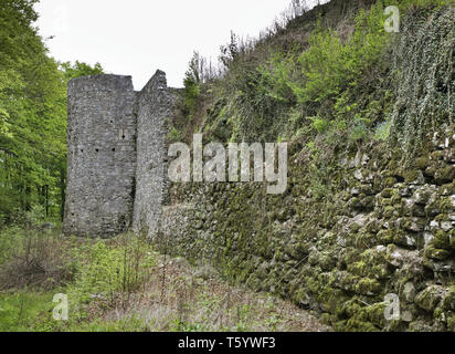 Rovine del Castello sul Kozlov rob al di sopra di Tolmin. La Slovenia Foto Stock