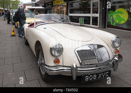 White 1960 MGA 1600 MK1 auto a un classico autoveicolo visualizza nel Regno Unito. Foto Stock