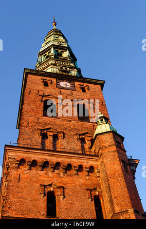 Torre di Nikolaj Kirke, la chiesa di San Nicola, Nikolaj Plads, Copenaghen, Regione Hovedstaden, Danimarca, Europa Foto Stock